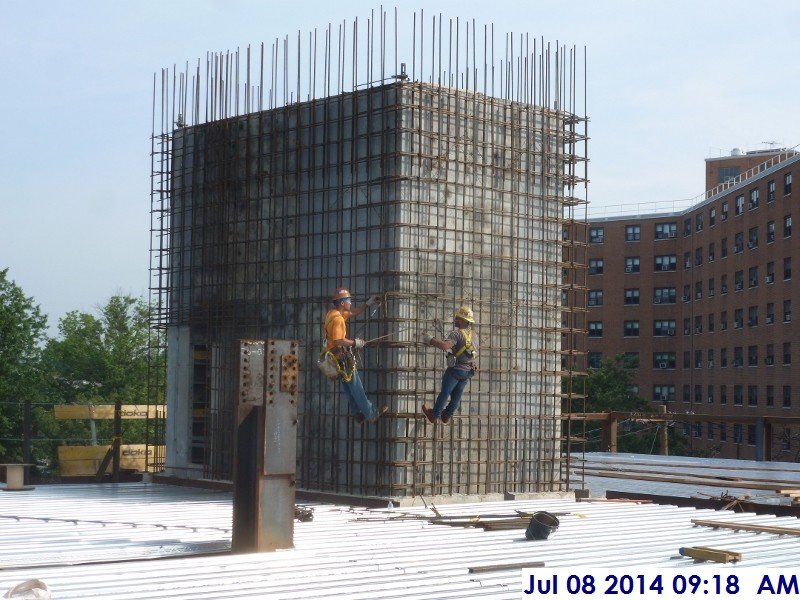 Installing corner rebars at Stair -4 (3rd Floor) Facing North-East (800x600)